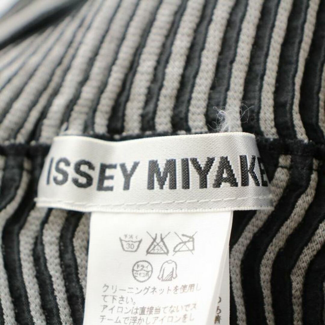 ISSEY MIYAKE(イッセイミヤケ)のイッセイミヤケ カットソー ボートネック 3Dスチーム 長袖 2 M 黒 レディースのトップス(カットソー(長袖/七分))の商品写真