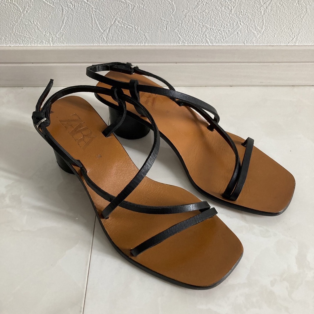 ZARA(ザラ)のZARA サンダル 36サイズ 黒 23.5 レディースの靴/シューズ(サンダル)の商品写真