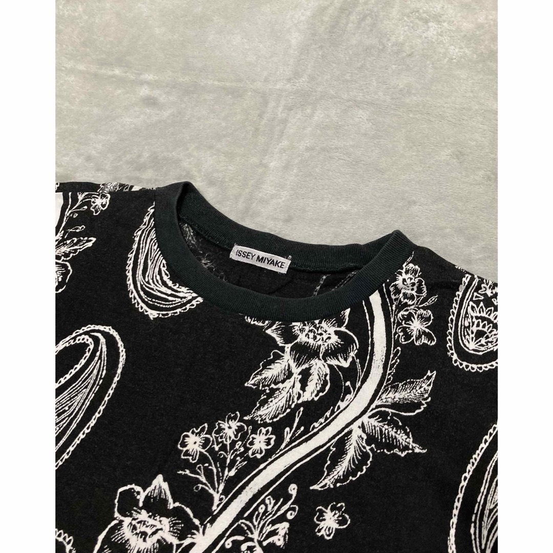ISSEY MIYAKE(イッセイミヤケ)のISSEY MIYAKE イッセイ ミヤケ 総柄 ペイズリー プリント Tシャツ レディースのトップス(Tシャツ(半袖/袖なし))の商品写真