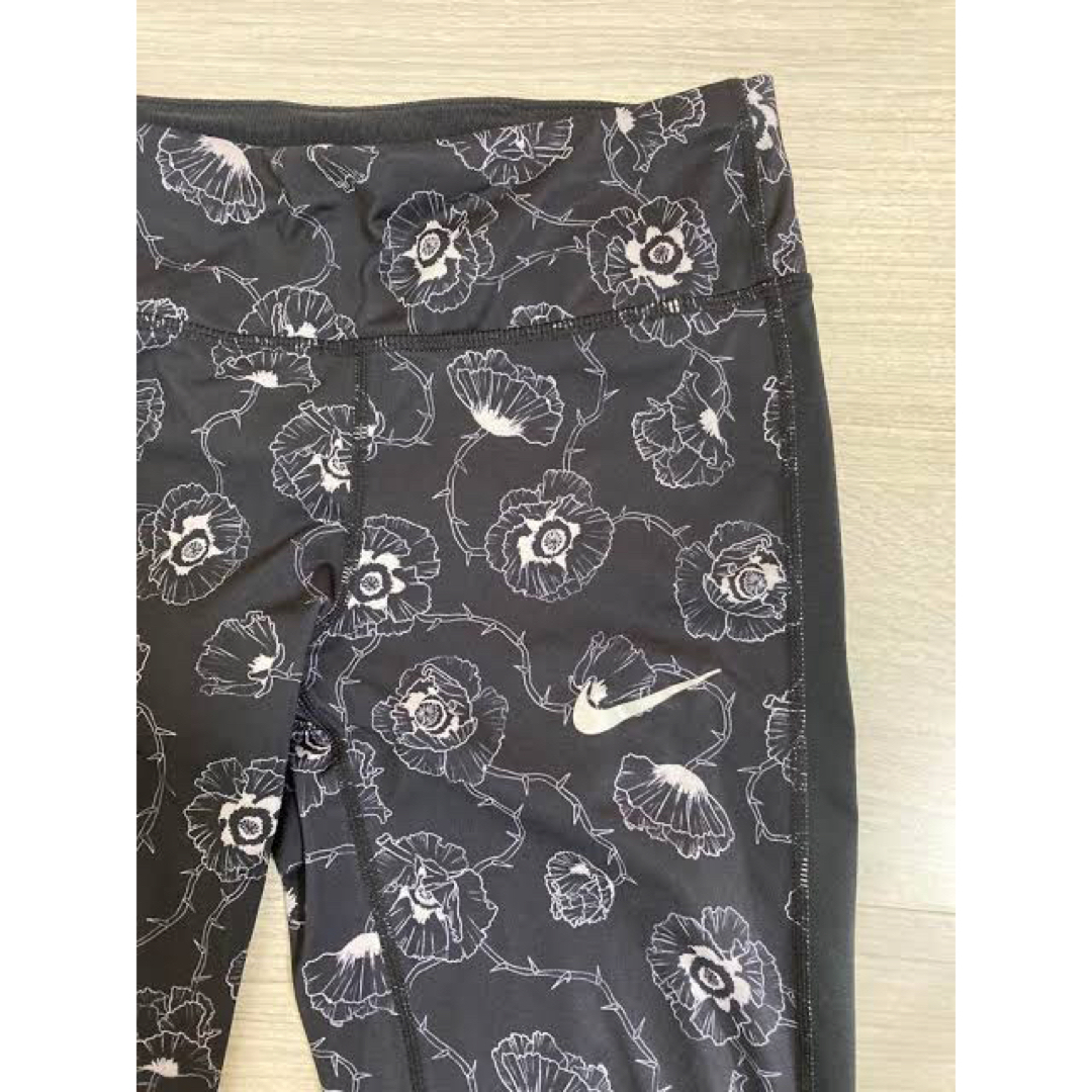 NIKE(ナイキ)の【新品・タグ付き】NIKE ランニングタイツ　花柄 レディースのレッグウェア(レギンス/スパッツ)の商品写真