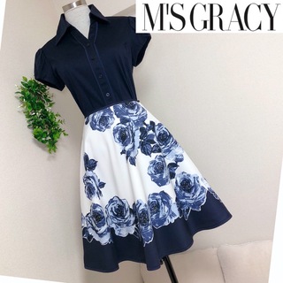 エムズグレイシー(M'S GRACY)のエムズグレイシーのネイビーローズプリントスカート36S(ひざ丈スカート)