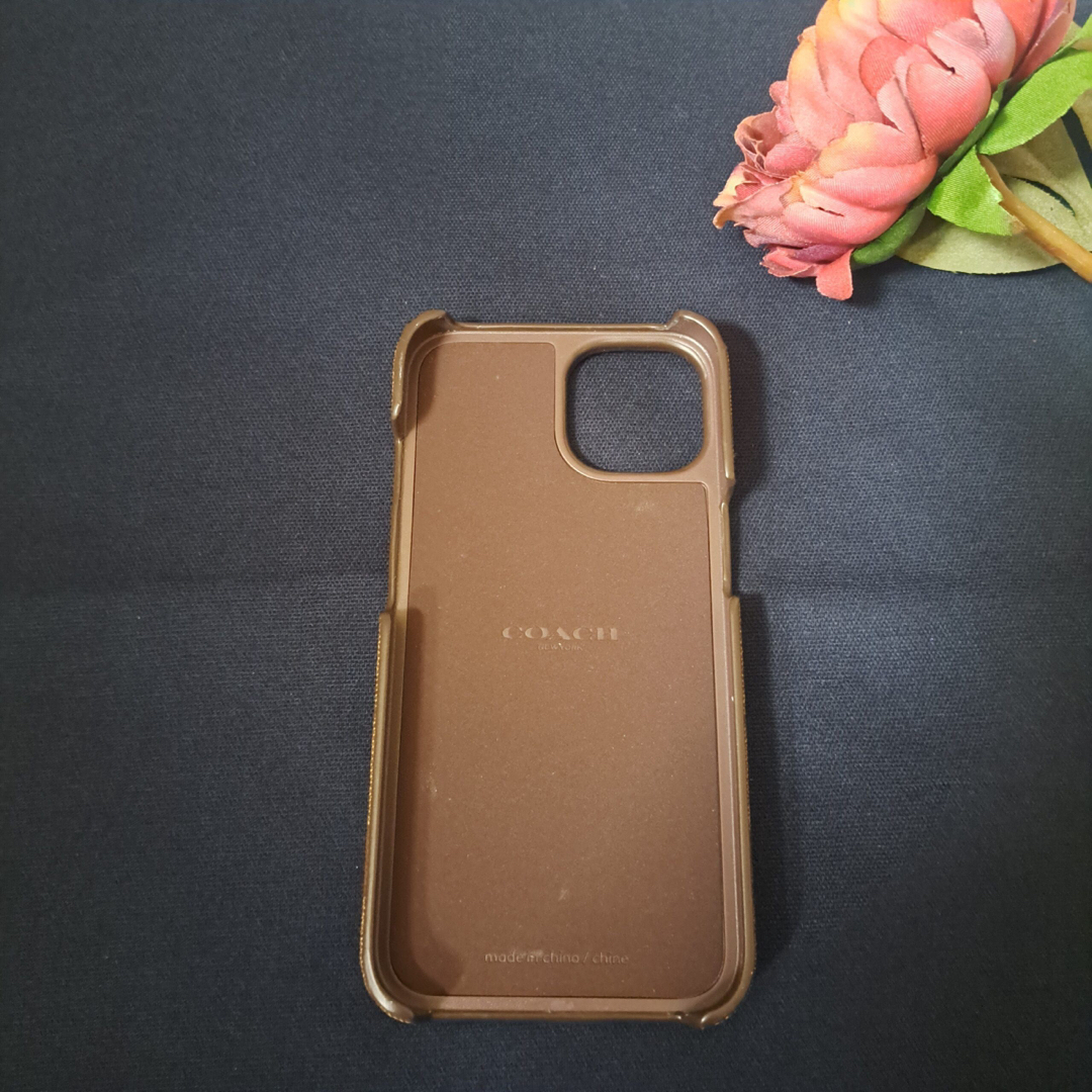 COACH(コーチ)のCOACH iPhone14スマホケース 新品 未使用 カーキ シグネチャー スマホ/家電/カメラのスマホアクセサリー(iPhoneケース)の商品写真