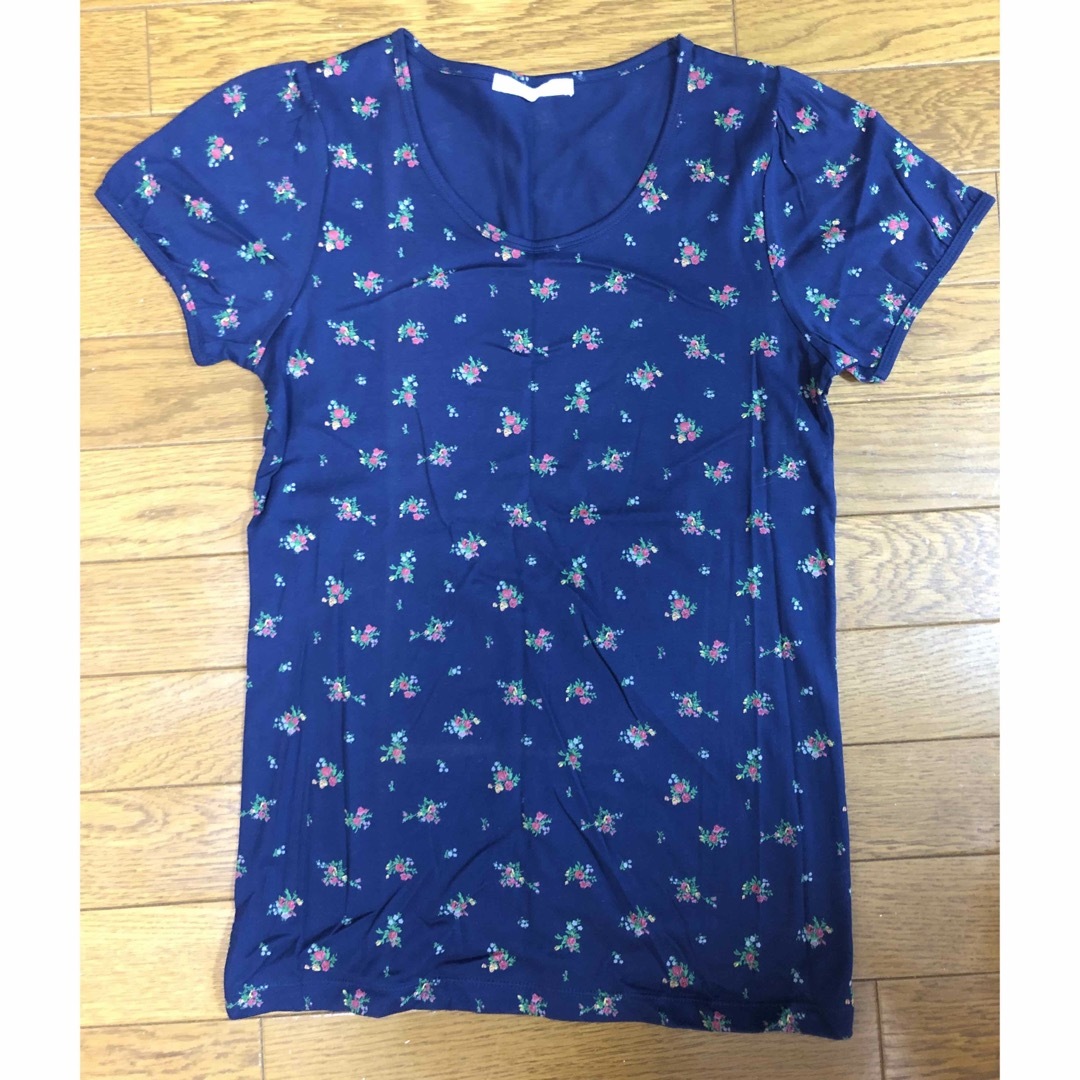 LOWRYS FARM(ローリーズファーム)の新品・未使用 ローリーズファーム 花柄Tシャツ ○＊毎日郵送致します＊○ レディースのトップス(Tシャツ(半袖/袖なし))の商品写真