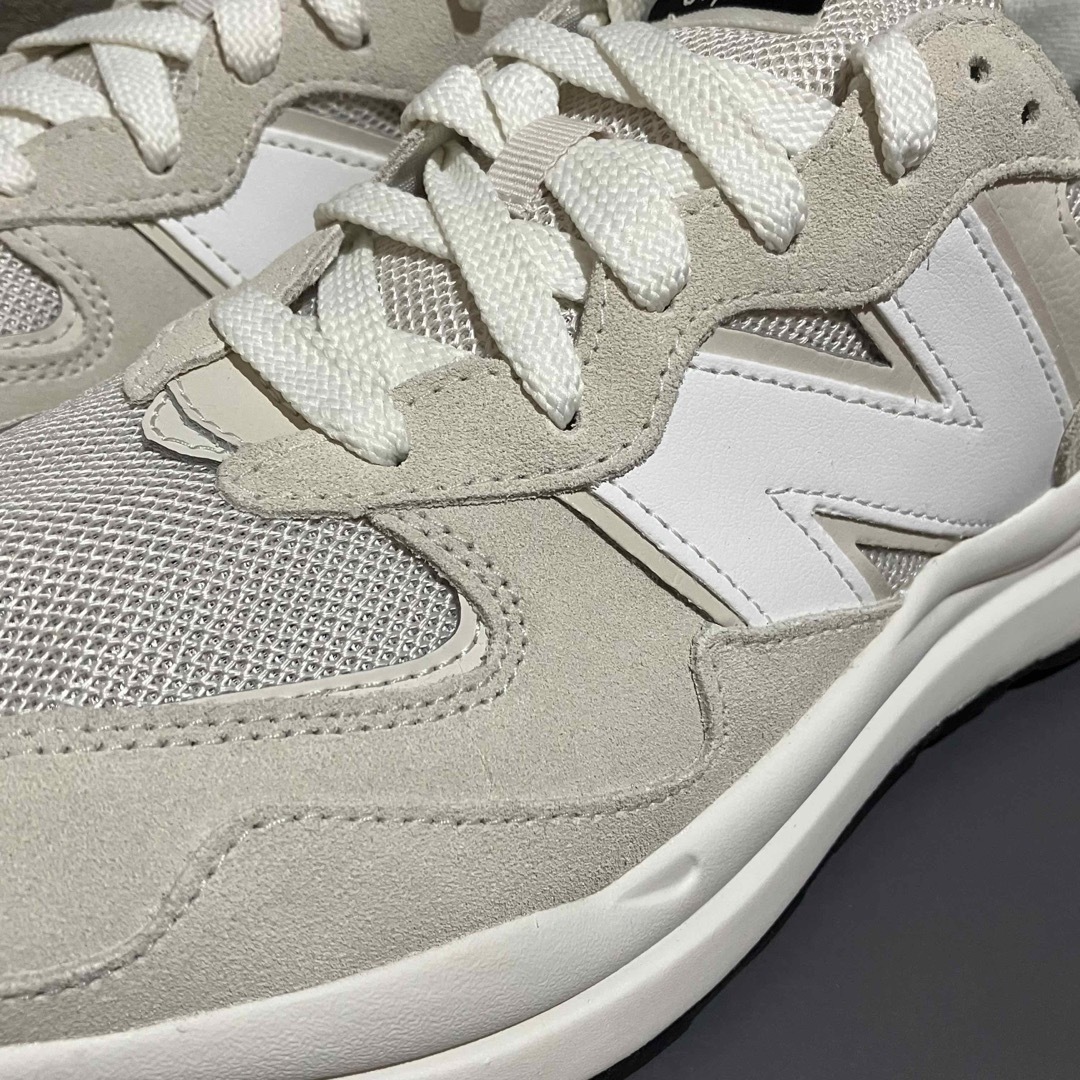 New Balance(ニューバランス)の【新品】ニューバランス new balance 27.0cm M57/40 メンズの靴/シューズ(スニーカー)の商品写真