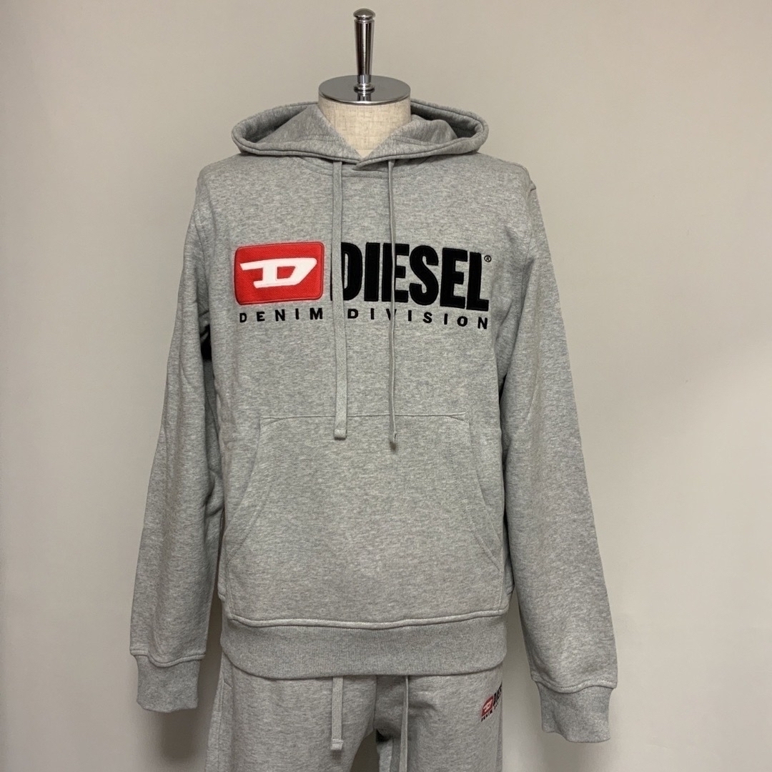 DIESEL(ディーゼル)の洗練された　DIESEL　①スウェット ②パンツ　2点セット　グレー　L メンズのトップス(スウェット)の商品写真