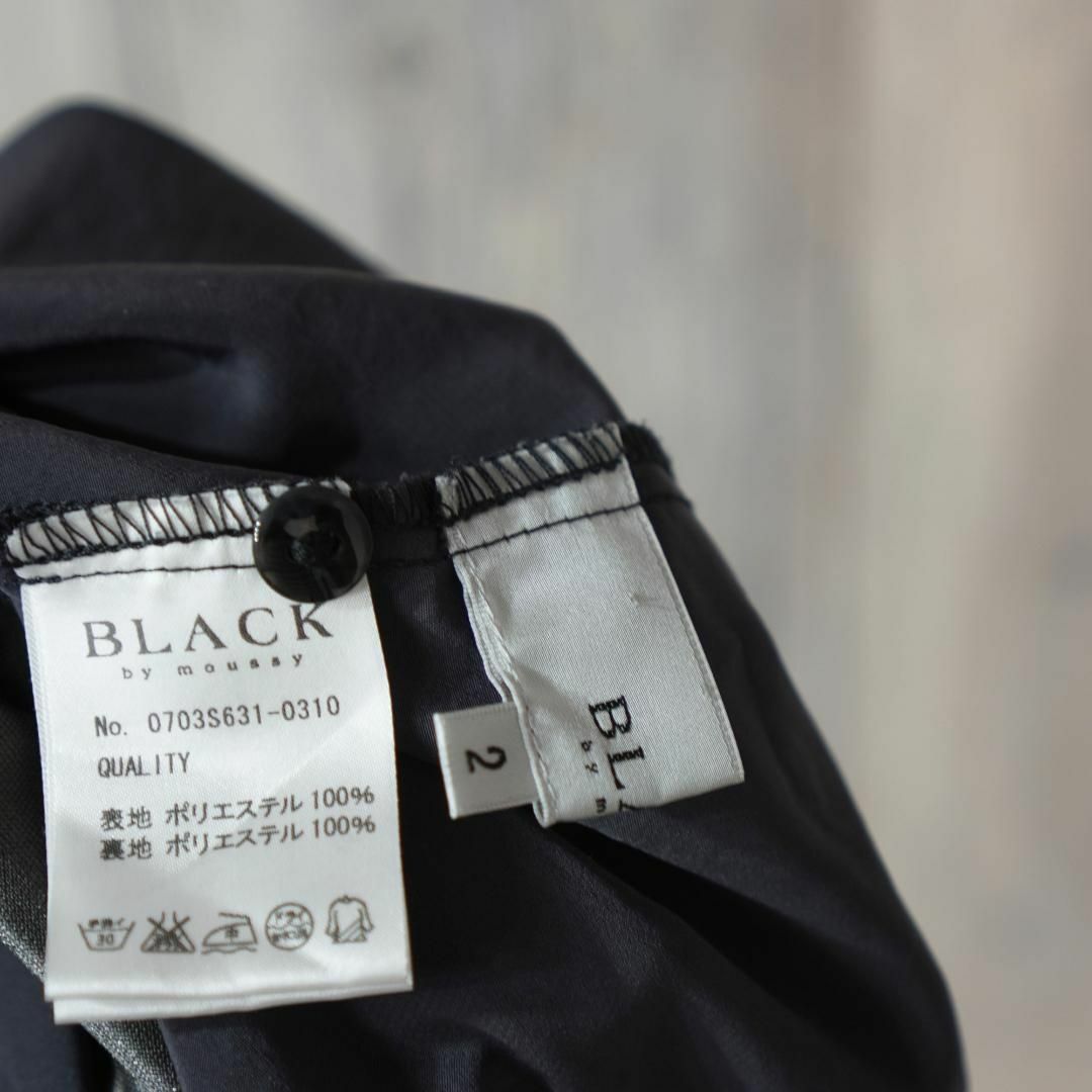 BLACK by moussy(ブラックバイマウジー)のBLACK BY MOUSSY キャミソール型ショート丈サテンサロペット グレー レディースのパンツ(サロペット/オーバーオール)の商品写真