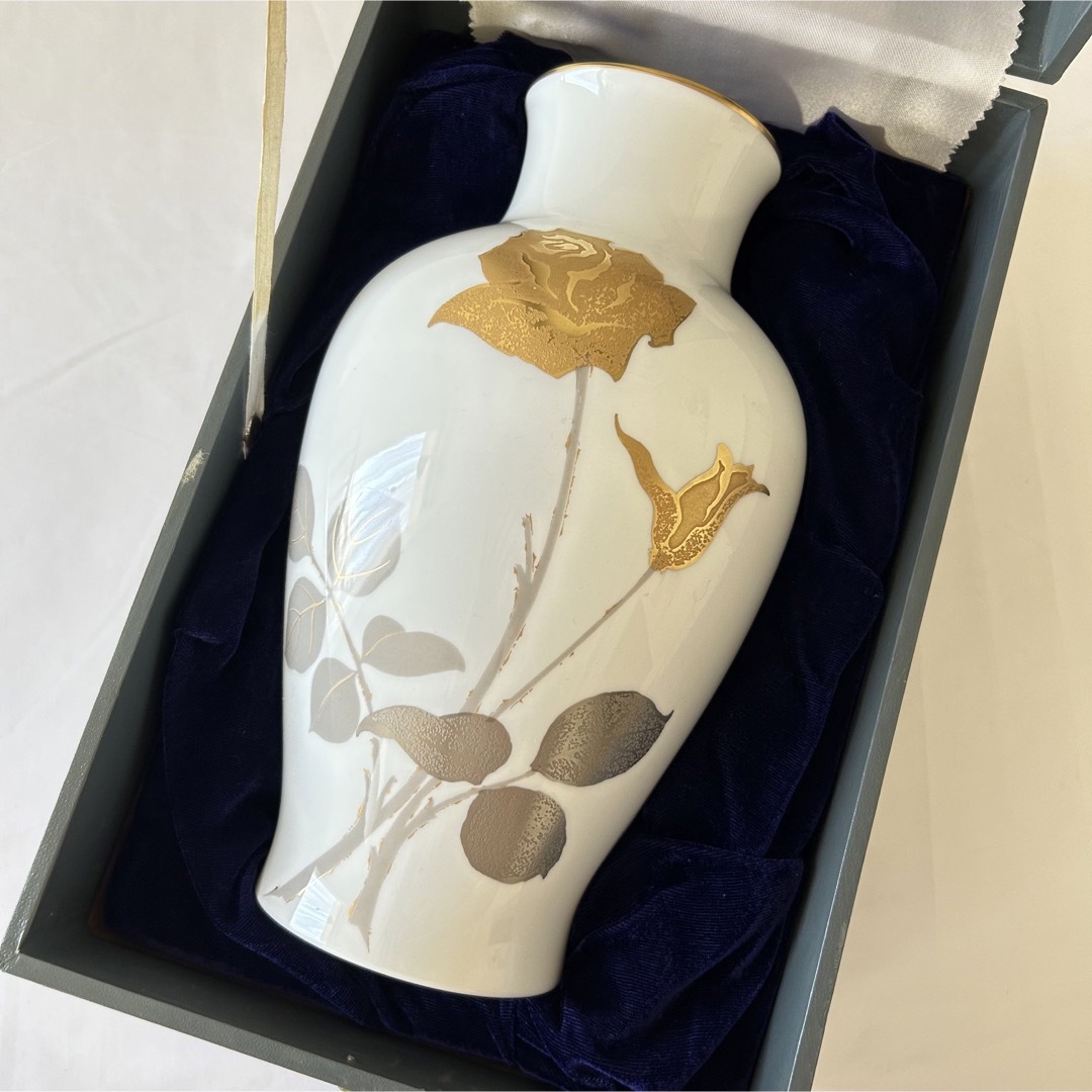 大倉陶園 - 大倉陶園 花瓶 金蝕バラ 28cm花器 OKURA CHINAの通販 by 大倉陶園 - 大倉陶園 花瓶 金蝕バラ 28cm花器 OKURA CHINAの通販 by
