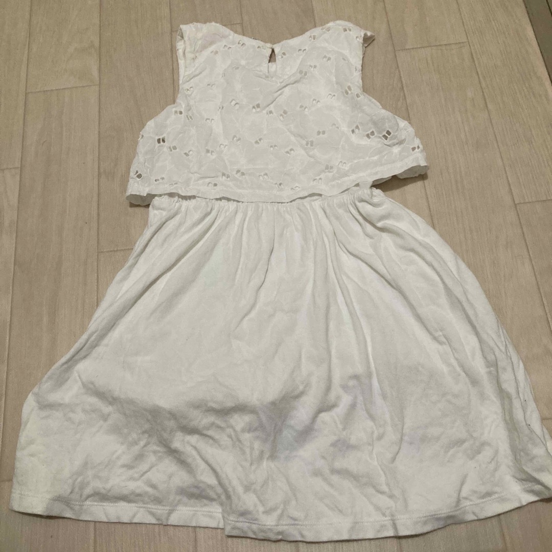 UNIQLO(ユニクロ)の白 ワンピース 120cm キッズ/ベビー/マタニティのキッズ服女の子用(90cm~)(ワンピース)の商品写真