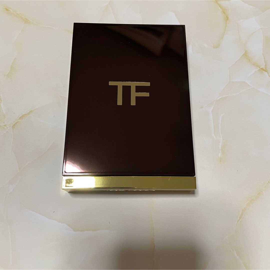 TOM FORD BEAUTY(トムフォードビューティ)のトム フォード ビューティ アイ カラー クォード 39C バイオレット サテン コスメ/美容のベースメイク/化粧品(アイシャドウ)の商品写真