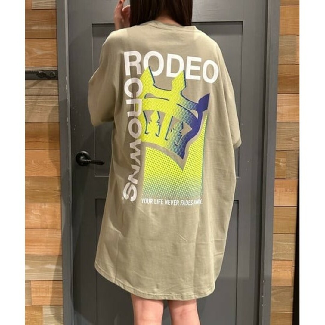 RODEO CROWNS WIDE BOWL(ロデオクラウンズワイドボウル)のRCWB★Halfton　Logoビッグワンピース　カーキ レディースのワンピース(その他)の商品写真