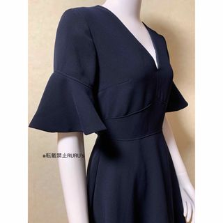 TED BAKER - 美品 TED BAKER Vネック×フレアスリーブ ワンピースドレス