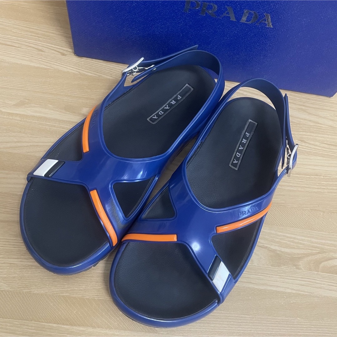 通販セールPRADA - 美品　PRADA プラダ　メンズ　サンダル　サイズ8 27㎝の通販 by 値下げ消える為全品不可。｜プラダならラクマサンダル