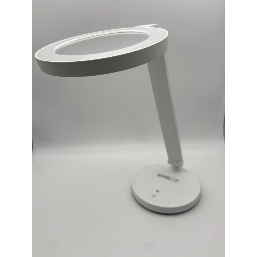 ニトリ(ニトリ)のLEDデスクライト　ホワイト（LAM228WH） インテリア/住まい/日用品のライト/照明/LED(テーブルスタンド)の商品写真
