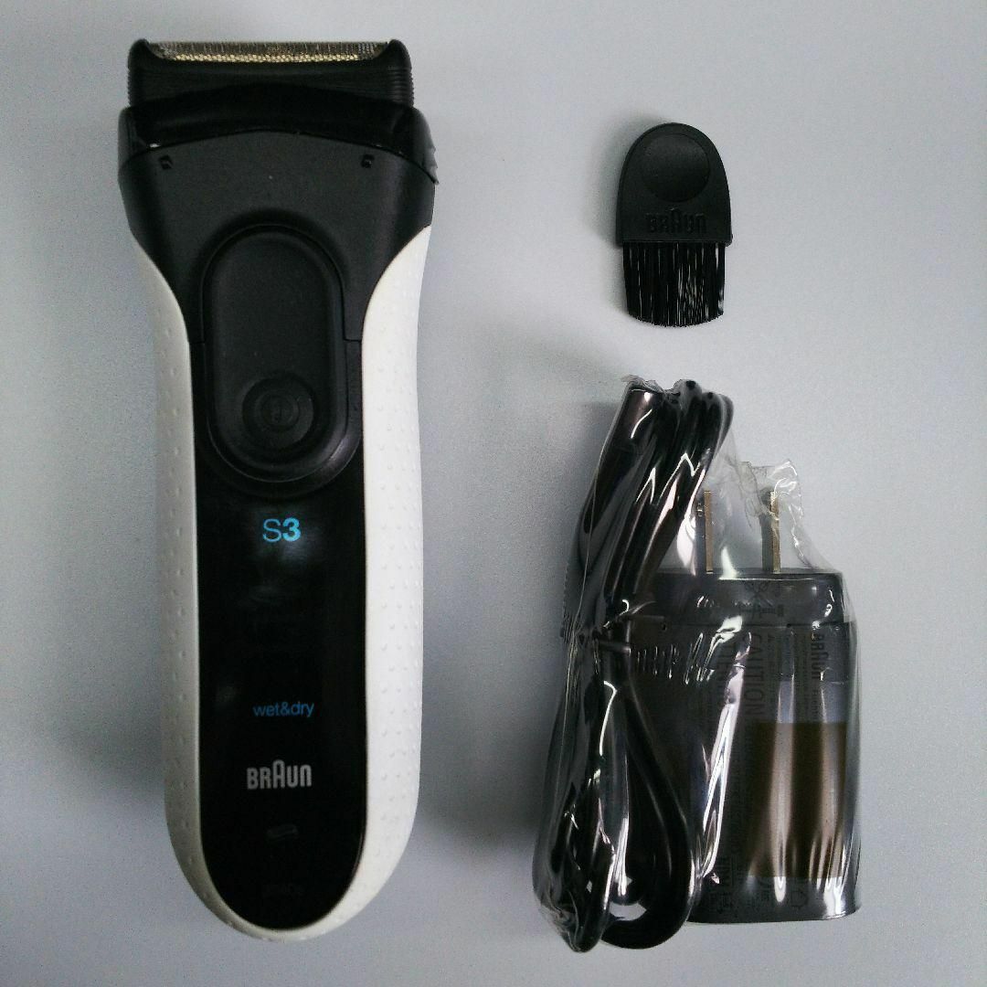 BRAUN(ブラウン)のBRAUN 3040S-W（本体＋電源コード＋ブラシ） 未使用品 スマホ/家電/カメラの美容/健康(メンズシェーバー)の商品写真