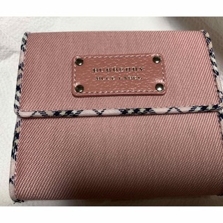 バーバリーブルーレーベル(BURBERRY BLUE LABEL)のバーバリー財布　二つ折り　ピンク(財布)