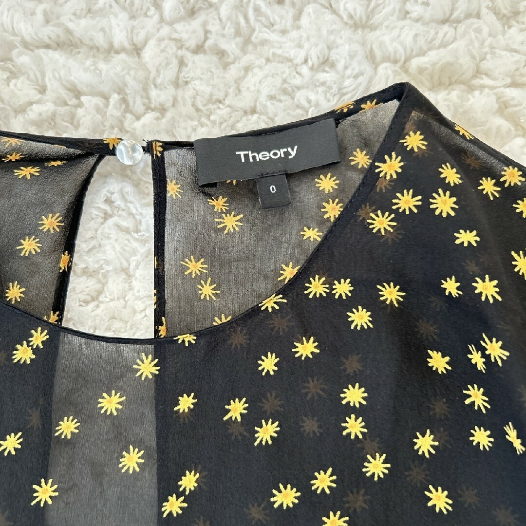 Theory - 美品 セオリー スタープリントワンピース 総柄 シルク Theory - 美品 セオリー スタープリントワンピース 総柄 シルク