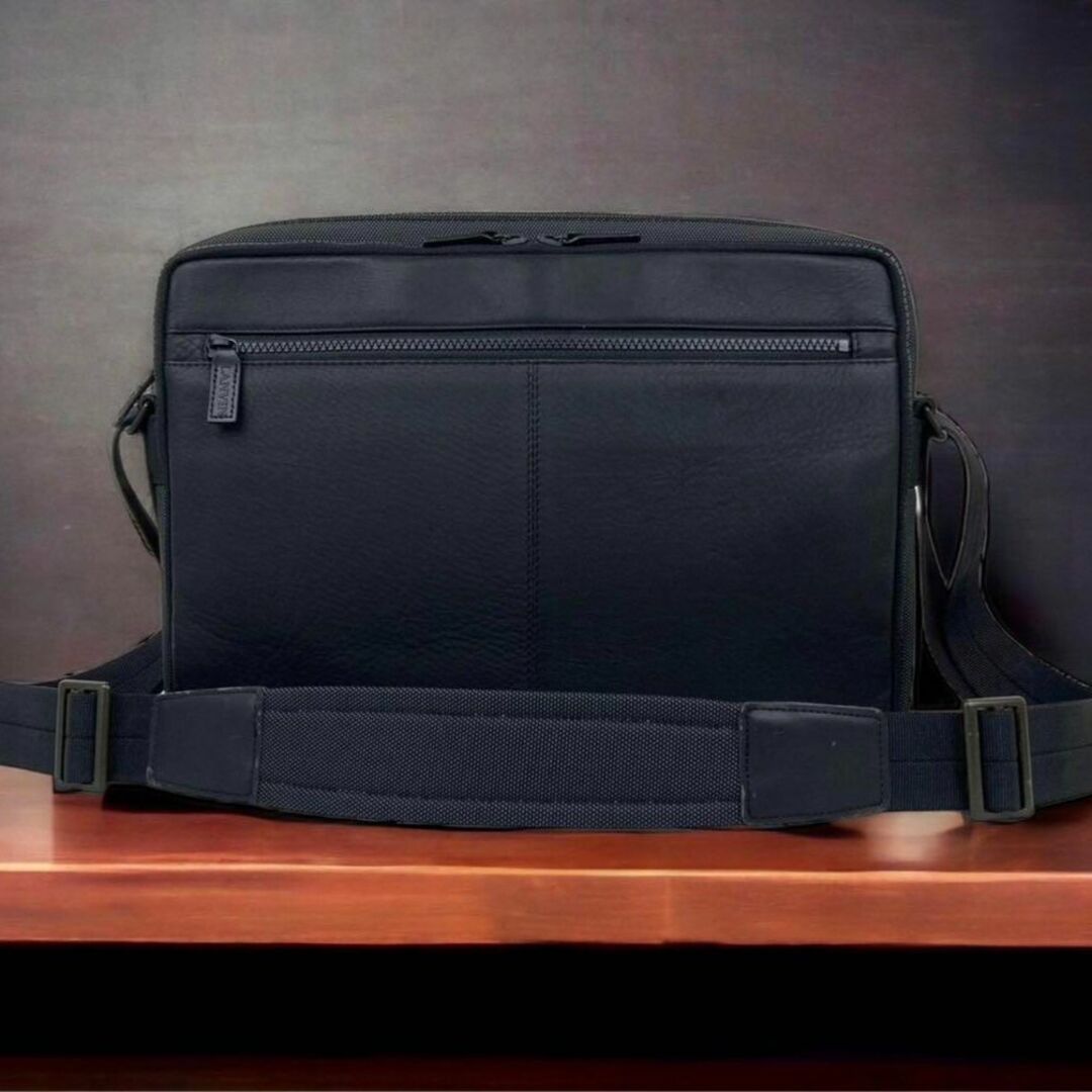 LANVIN(ランバン)のLANVAN ランバン　ショルダーバック2層　ビジネス　通勤 メンズのバッグ(ショルダーバッグ)の商品写真