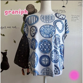 グラニフ(Design Tshirts Store graniph)の🌼最終価格🌼∇807 グラニフ 青系 花柄(Tシャツ(半袖/袖なし))