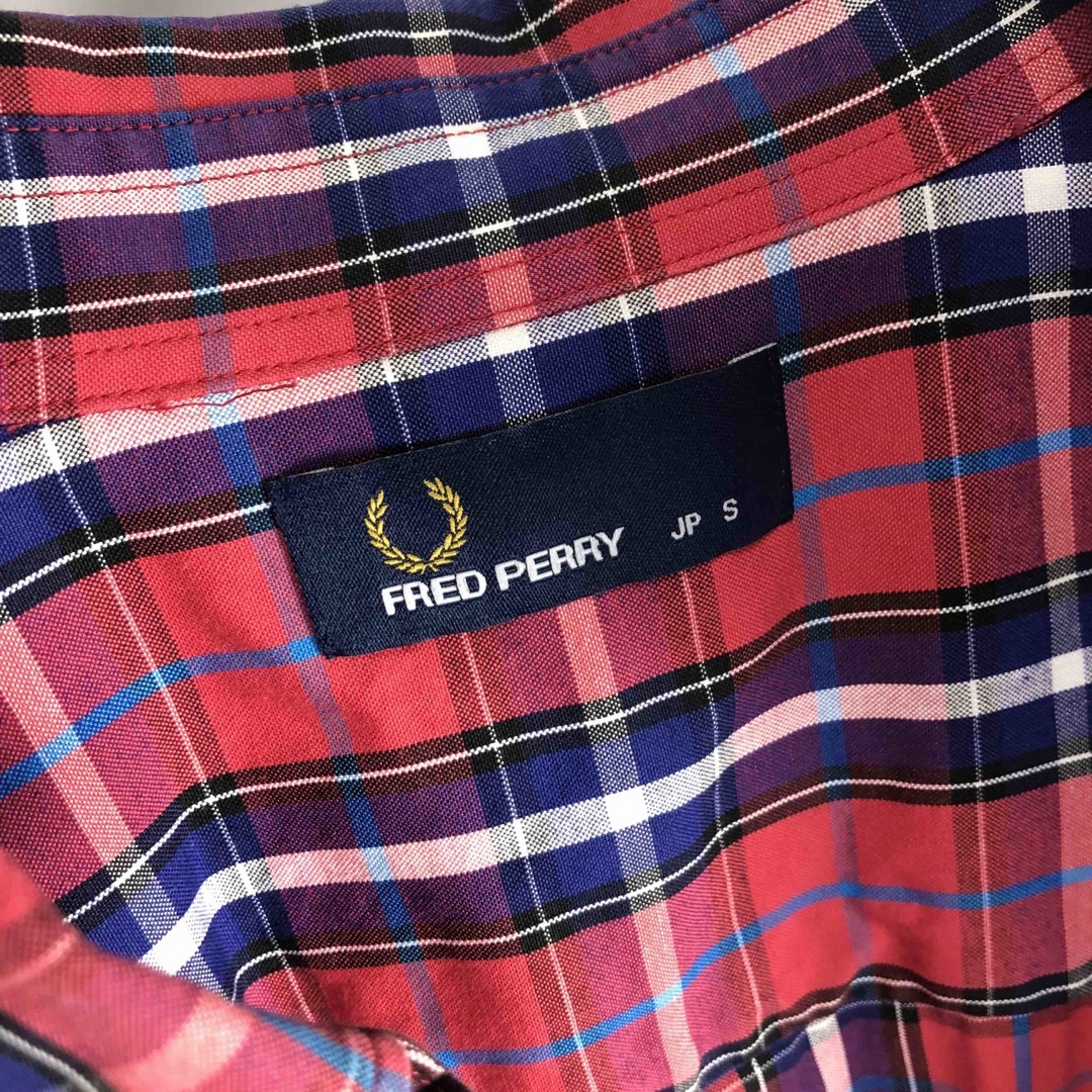 FRED PERRY(フレッドペリー)の美品　FRED PERRY フレッドペリー  半袖　チェック柄　シャツ　メンズ メンズのトップス(シャツ)の商品写真