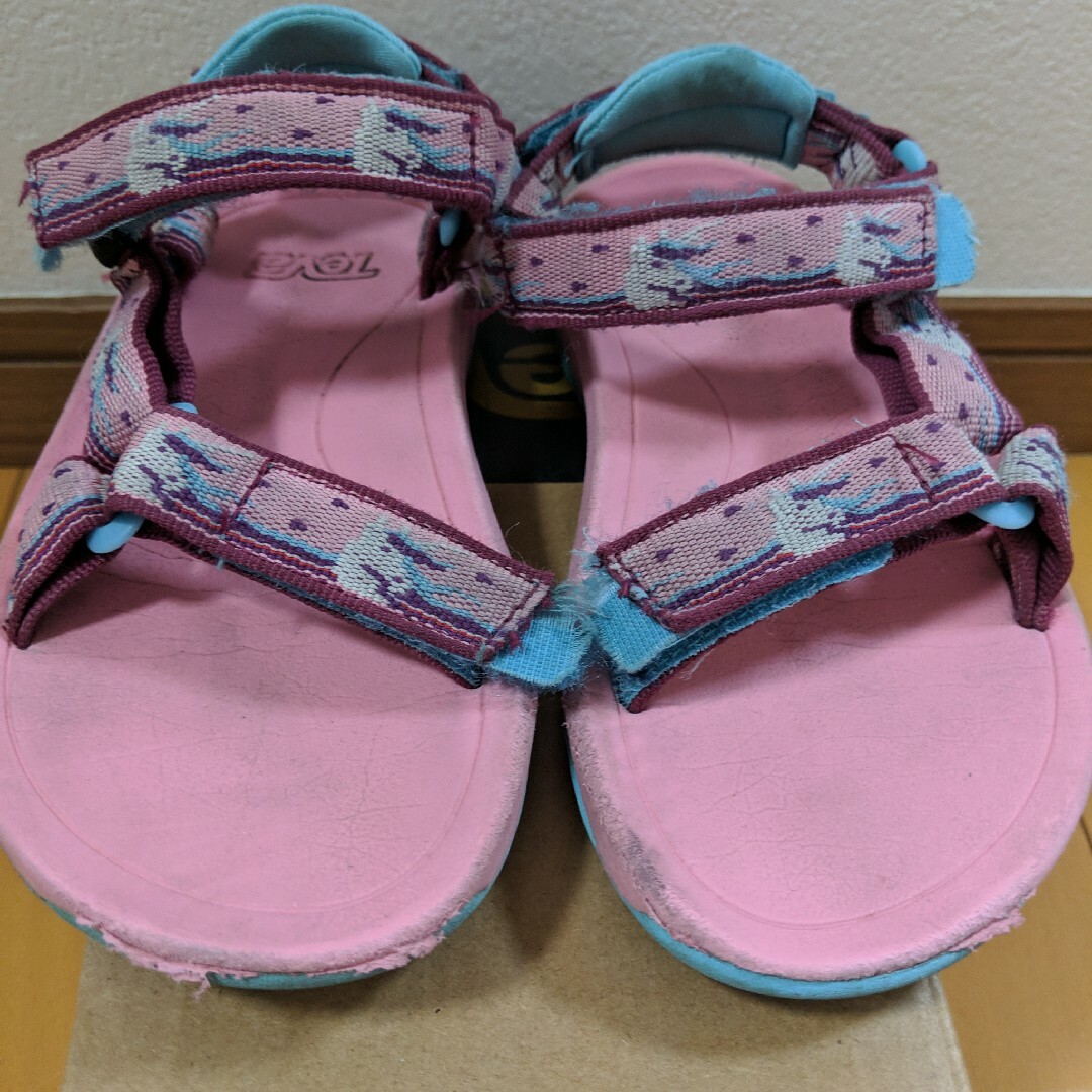 Teva(テバ)のTEVA  ハリケーン キッズサンダル 18.0㎝ ピンク キッズ/ベビー/マタニティのキッズ靴/シューズ(15cm~)(サンダル)の商品写真