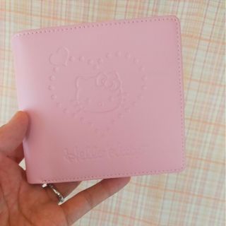 サンリオ(サンリオ)の新品未使用　キティちゃん　二つ折り財布(キャラクターグッズ)