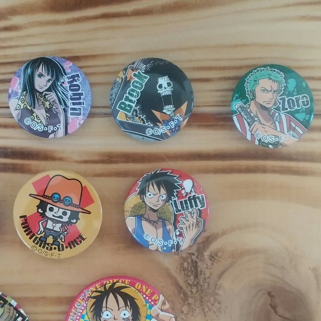 ONE PIECE(ワンピース)のONE PIECE  缶バッジ まとめて  同梱１００円 エンタメ/ホビーのおもちゃ/ぬいぐるみ(キャラクターグッズ)の商品写真