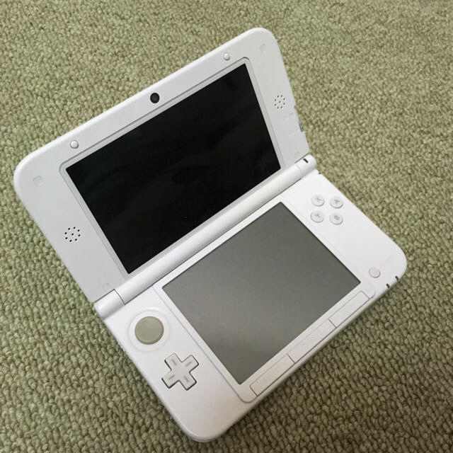 任天堂(ニンテンドウ)の3DS LL ソフト6本付、SD.充電器のおまけ付 エンタメ/ホビーのゲームソフト/ゲーム機本体(携帯用ゲーム機本体)の商品写真