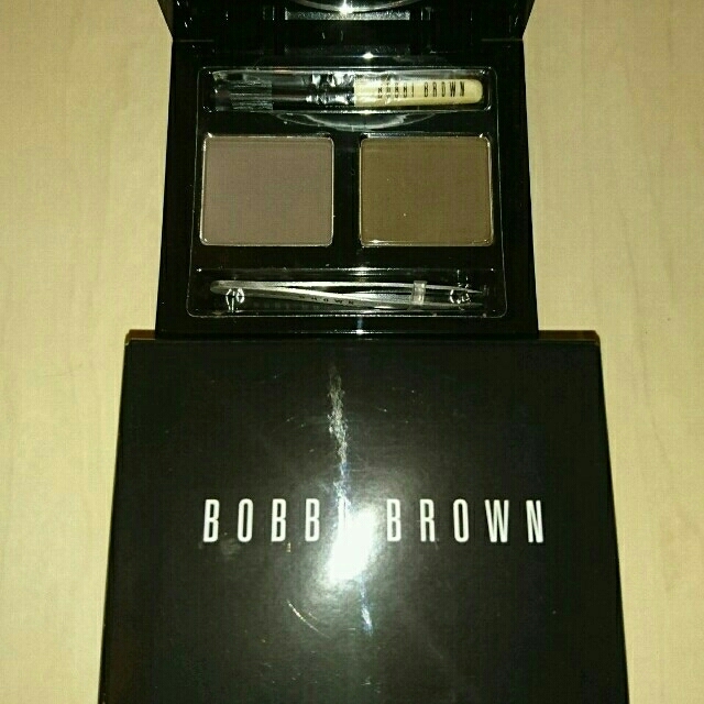 BOBBI BROWN(ボビイブラウン)の★れーちゃん様専用★  新品未使用  ボビイブラウン  ブローキット コスメ/美容のベースメイク/化粧品(パウダーアイブロウ)の商品写真