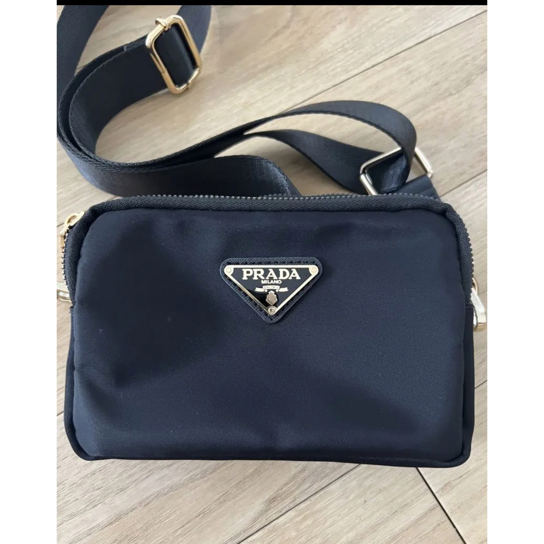 PRADA(プラダ)のPRADAポーチ　ショルダーバッグ　ノベルティー レディースのバッグ(ショルダーバッグ)の商品写真