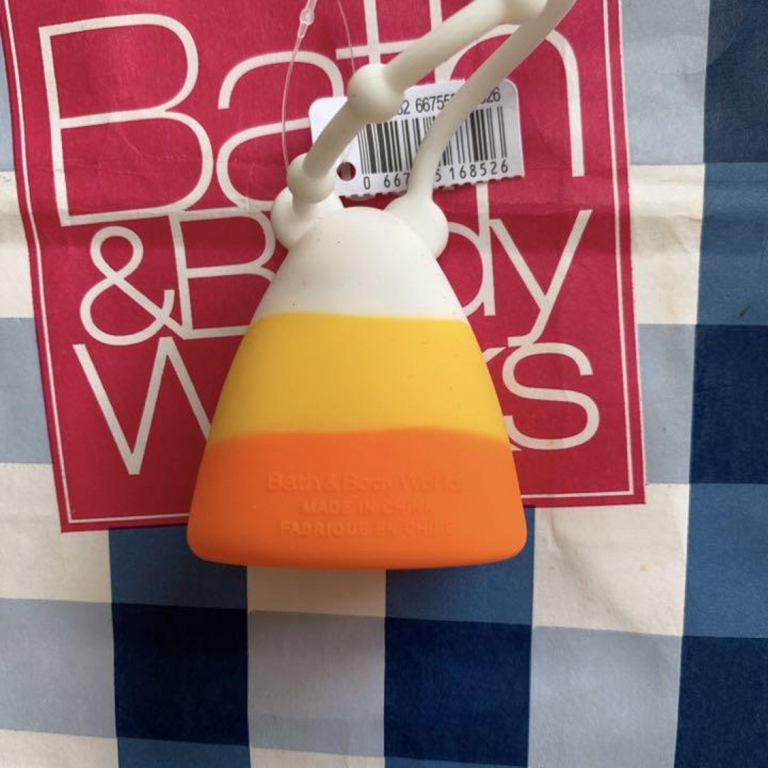 Bath & Body Works(バスアンドボディーワークス)の【新品】バスアンドボディワークス ジェル ホルダー パンプキン  レディースのファッション小物(キーホルダー)の商品写真