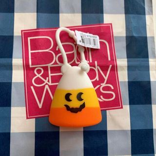 バスアンドボディーワークス(Bath & Body Works)の【新品】バスアンドボディワークス ジェル ホルダー パンプキン (キーホルダー)