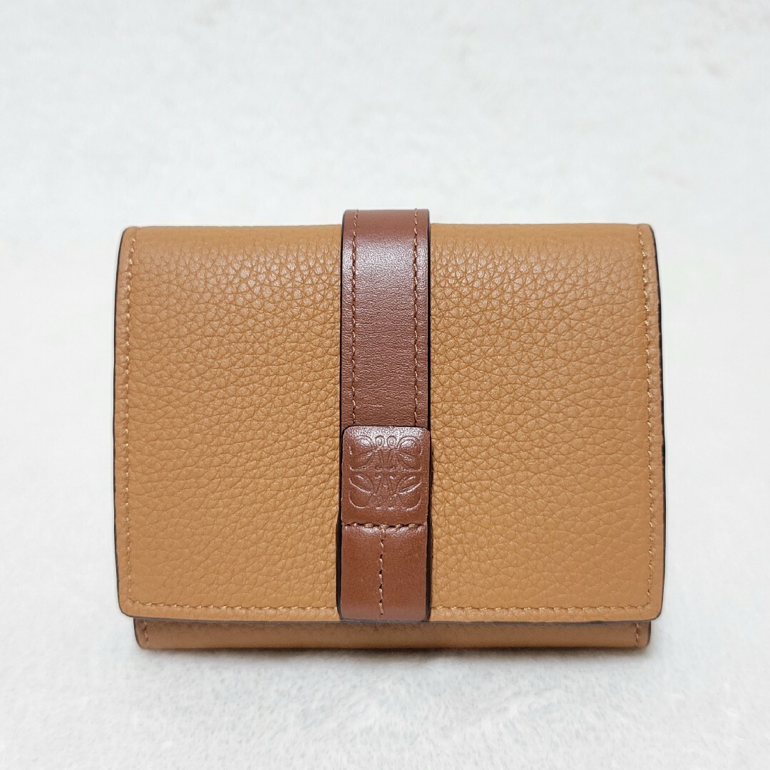美品 箱付き】ロエベ トライフォールド 三つ折り財布 ウォレット 美品 箱付き】ロエベ トライフォールド 三つ折り財布 ウォレット