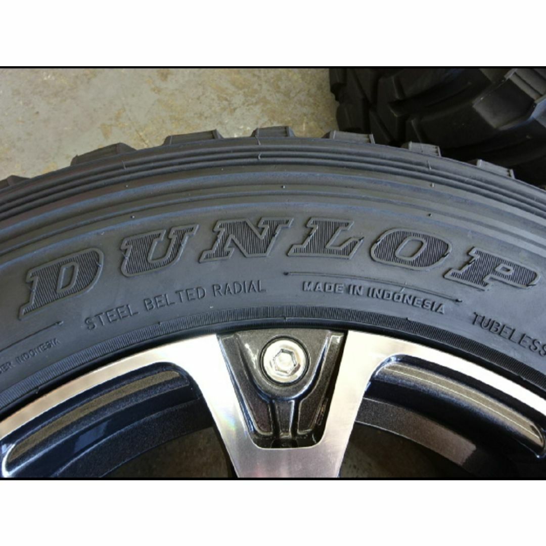 DUNLOP(ダンロップ)のナイトロパワーウォーヘッド＆ダンロップグラントレックMT2 265/65R17 自動車/バイクの自動車(タイヤ・ホイールセット)の商品写真