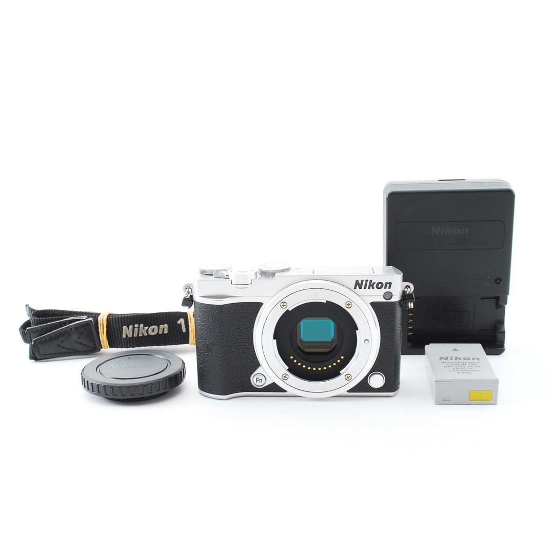Nikon(ニコン)のNikon ニコン Nikon 1 J5 ボディ シルバー シャッター数9450 スマホ/家電/カメラのカメラ(ミラーレス一眼)の商品写真