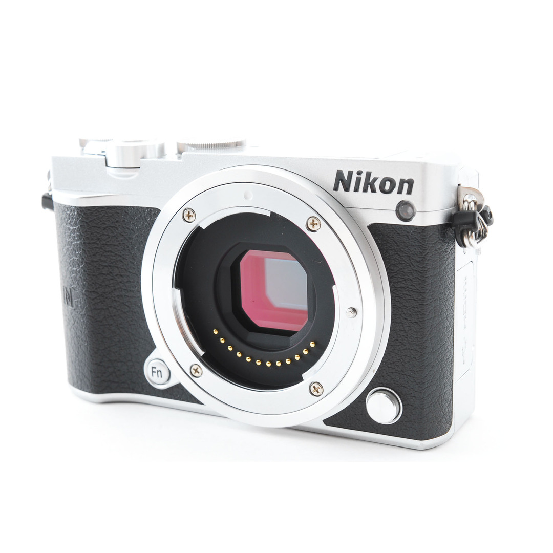 Nikon(ニコン)のNikon ニコン Nikon 1 J5 ボディ シルバー シャッター数9450 スマホ/家電/カメラのカメラ(ミラーレス一眼)の商品写真