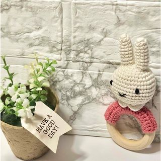 　ハンドメイド　編みぐるみ　ガラガラ　玩具　にぎにぎ  ベビー用品　(がらがら/ラトル)