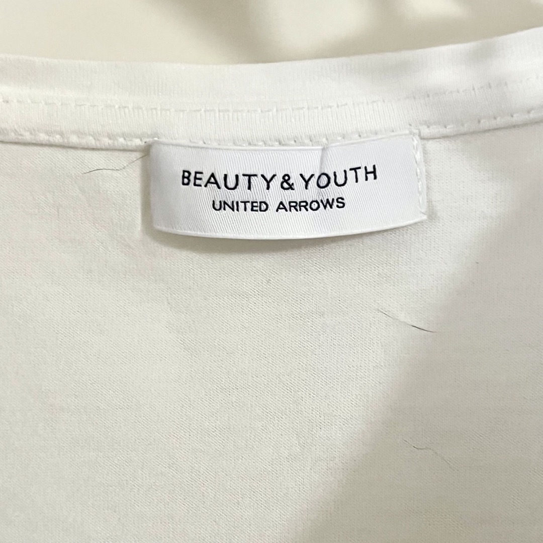 BEAUTY&YOUTH UNITED ARROWS(ビューティアンドユースユナイテッドアローズ)のビューティー＆ユース Vネックフレンチスリーブ カットソー  花柄刺繍 レディースのトップス(カットソー(半袖/袖なし))の商品写真