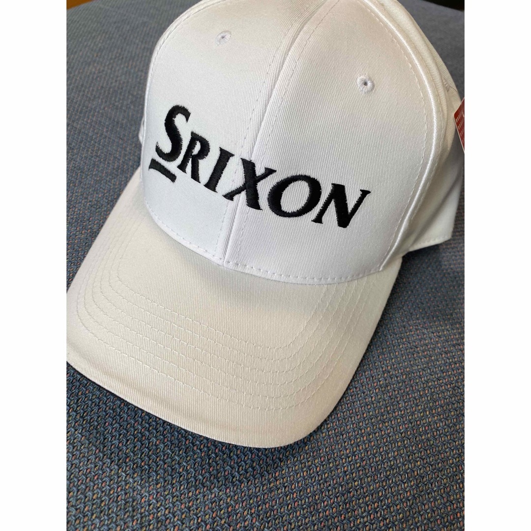 Srixon(スリクソン)のSRIXON キャップ　白 メンズの帽子(キャップ)の商品写真