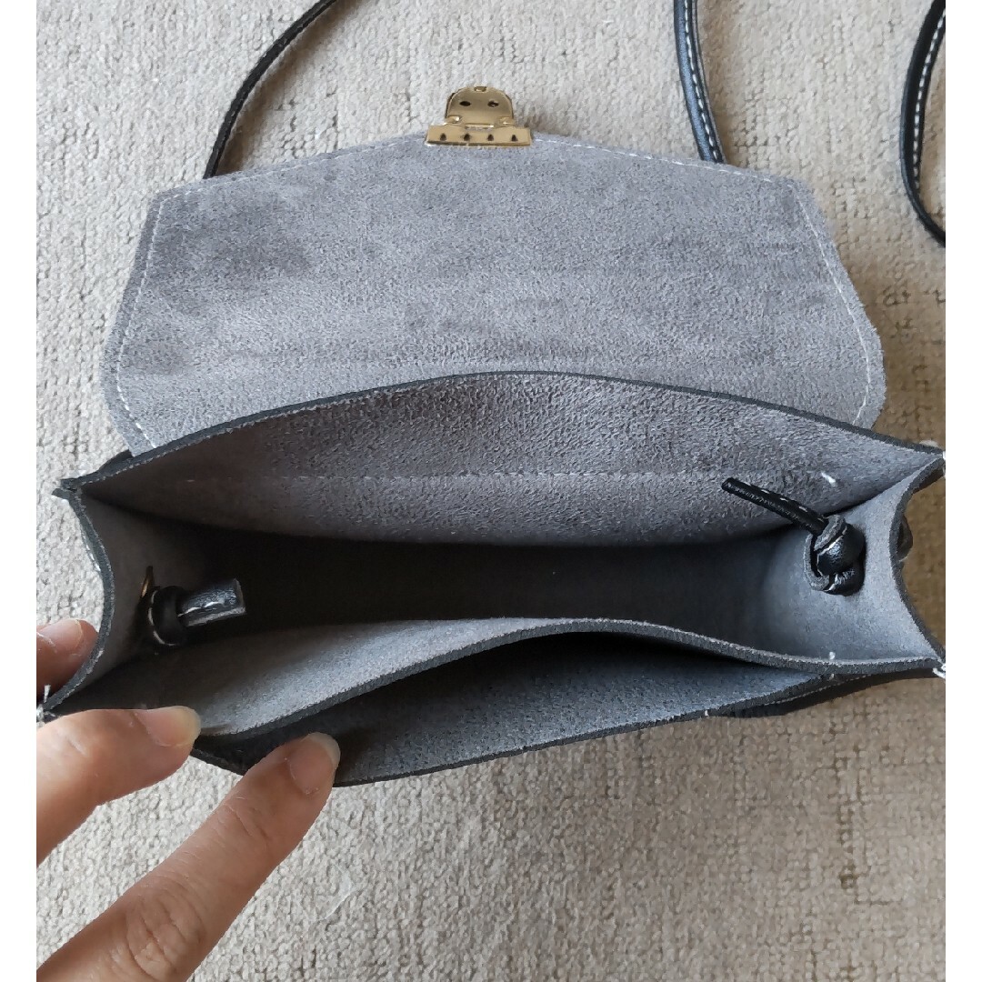 値下げ中　ミニショルダーバッグ　黒色 レディースのバッグ(ショルダーバッグ)の商品写真