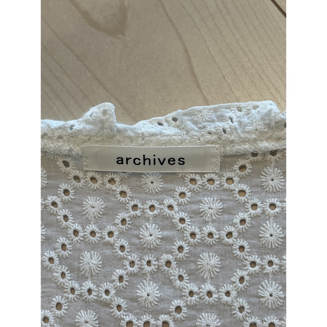 archives(アルシーヴ)のarchives アルシーヴ  半袖　フリルブラウス レディースのトップス(シャツ/ブラウス(半袖/袖なし))の商品写真