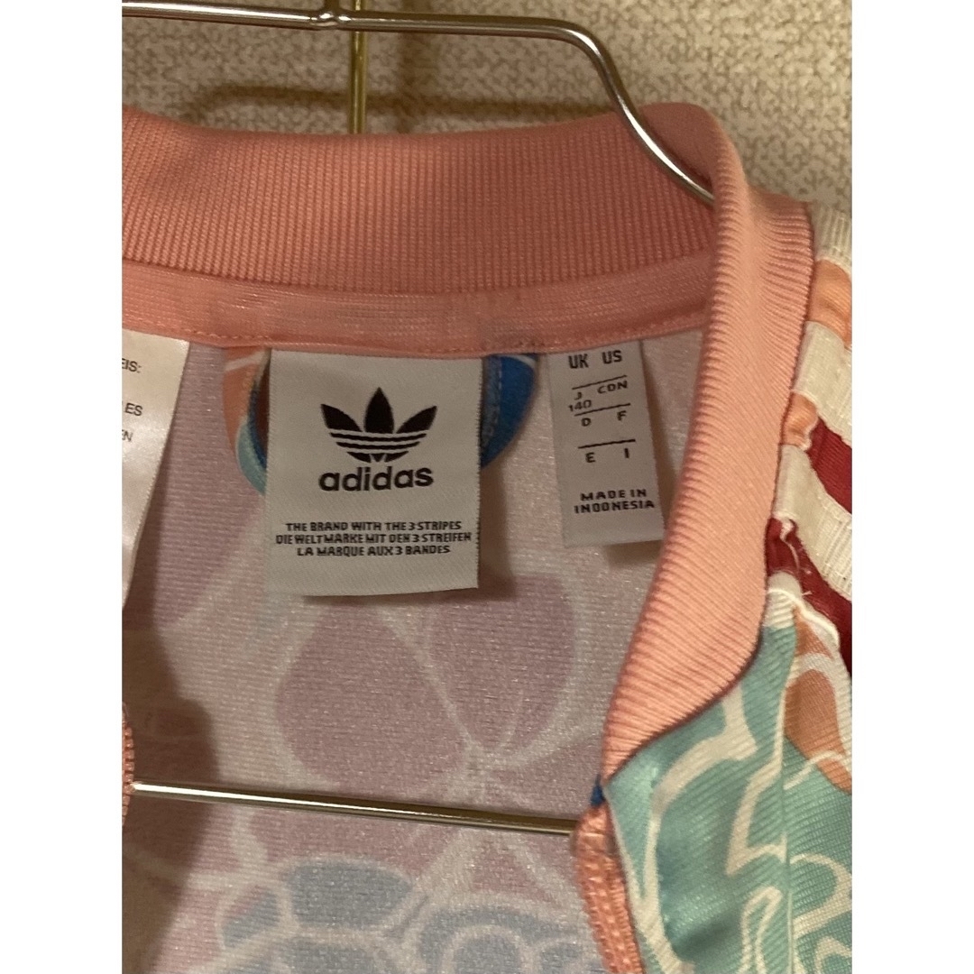 Originals（adidas）(オリジナルス)のadidas kids アディダスキッズ ジャージ フラワー140 キッズ/ベビー/マタニティのキッズ服男の子用(90cm~)(ジャケット/上着)の商品写真