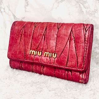 ミュウミュウ(miumiu)のミュウミュウ キーケース マテラッセ  6連 フラップ レザー　ピンク(キーケース)