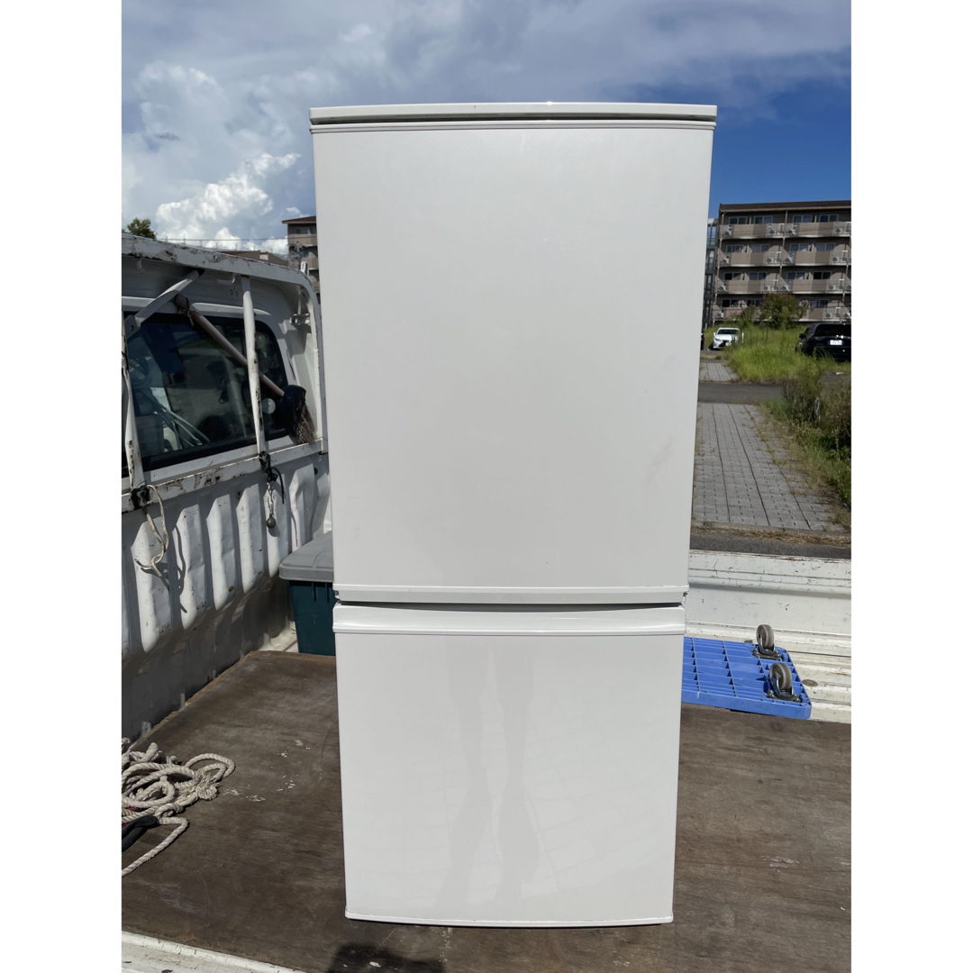 SHARP - 引取歓迎愛知 SHARP 137L 冷蔵庫 SJ-D14B-W 2016年製の通販 by