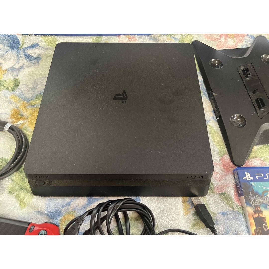 PlayStation4(プレイステーション4)のPS4本体モニター付き エンタメ/ホビーのゲームソフト/ゲーム機本体(家庭用ゲーム機本体)の商品写真