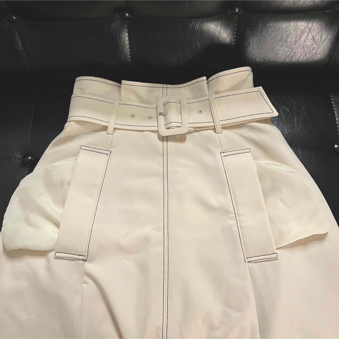 REDYAZEL(レディアゼル)のREDYAZEL ステッチ配色ベルト付きタックフレアースカート レディースのスカート(ロングスカート)の商品写真
