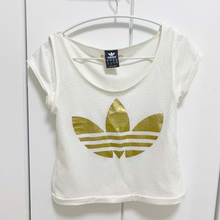 アディダス(adidas)のadidas ユニフォーム風 ショート丈 Tシャツ (Tシャツ/カットソー(半袖/袖なし))