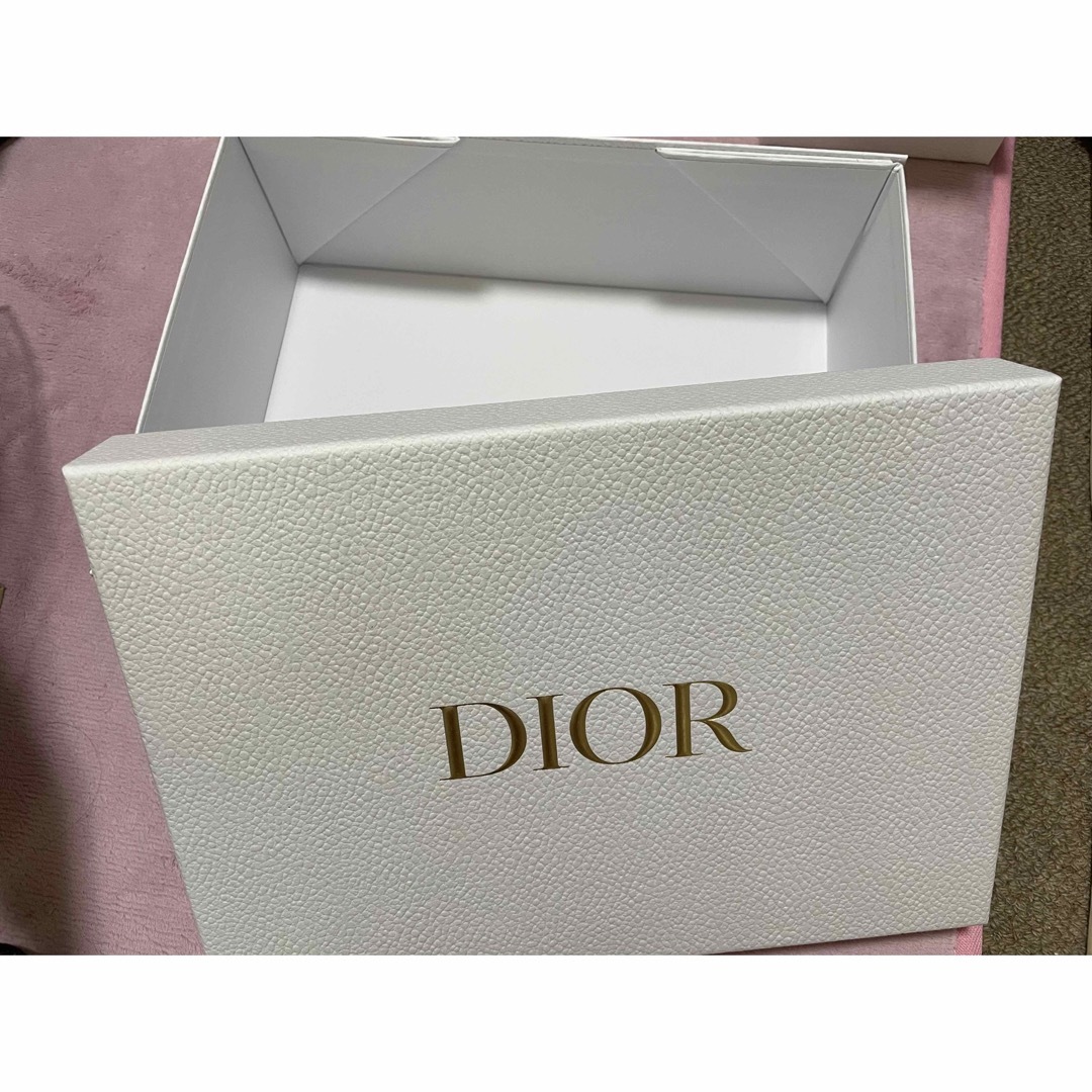 Dior(ディオール)のDior 箱　リボン インテリア/住まい/日用品のオフィス用品(ラッピング/包装)の商品写真