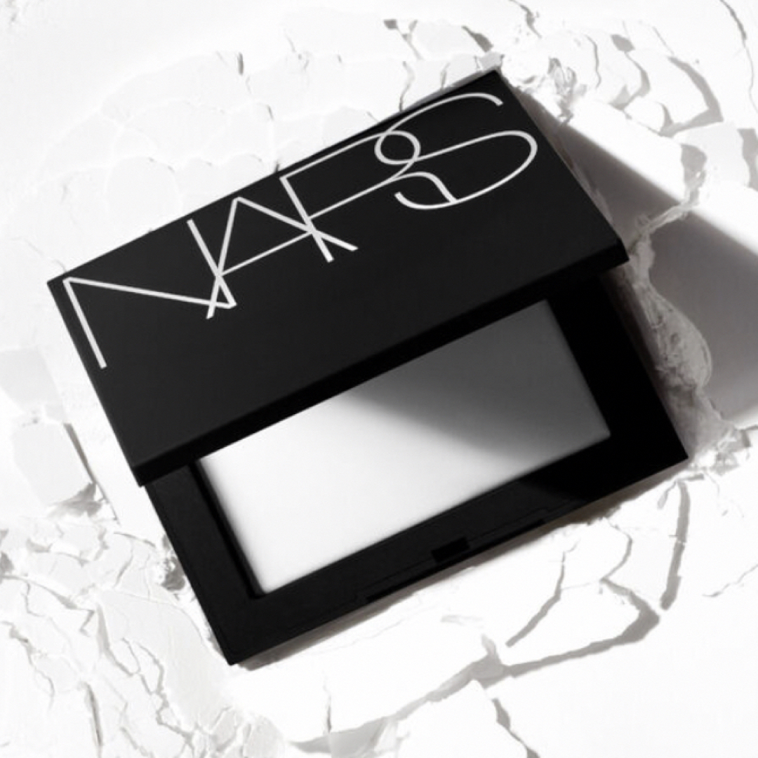 NARS(ナーズ)のライトリフレクティングセッティングパウダー　プレスト　Ｎ　ミニ　新品未使用 コスメ/美容のベースメイク/化粧品(フェイスパウダー)の商品写真