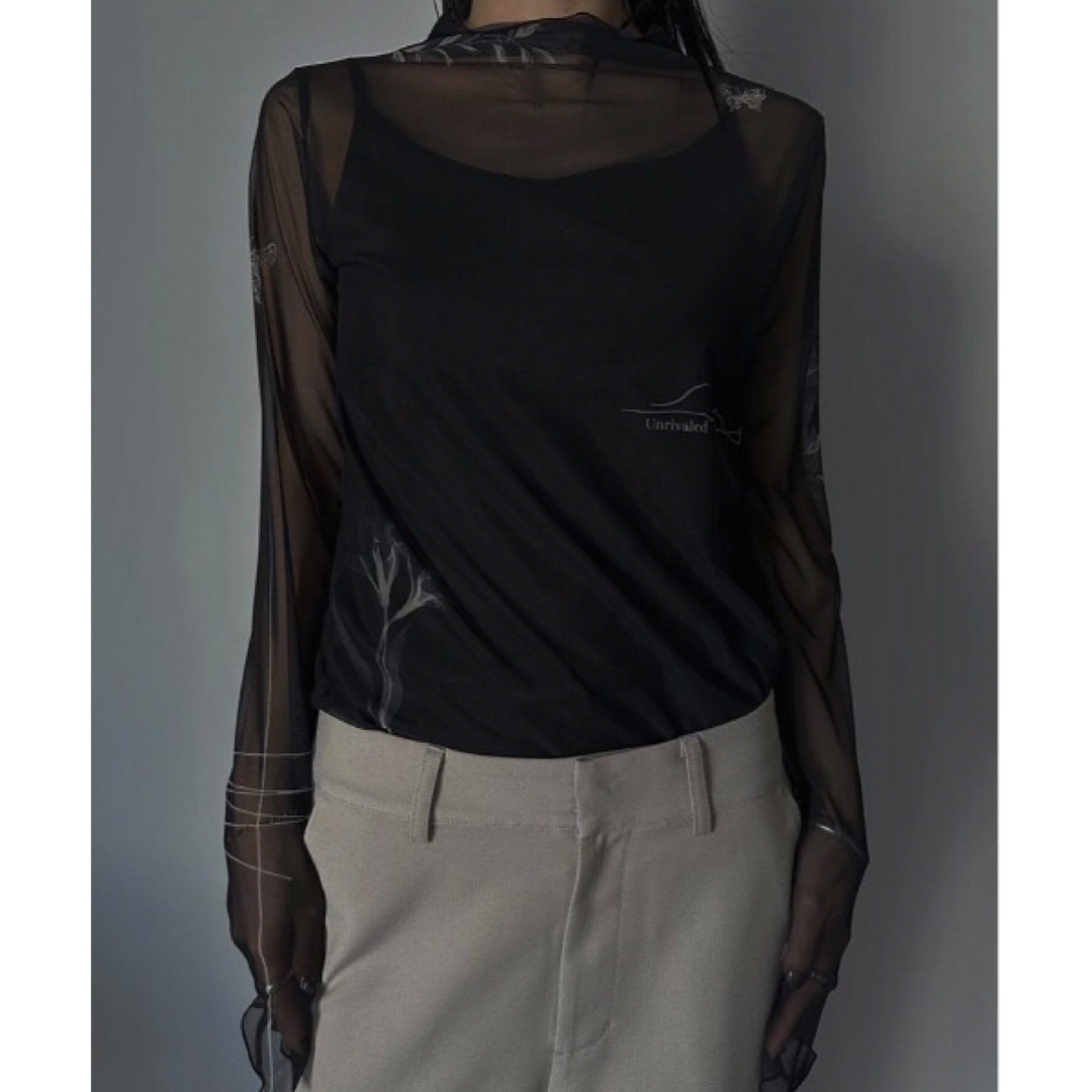 Ameri MEDI FLOWER TATTOO SHEER TOP ブラック