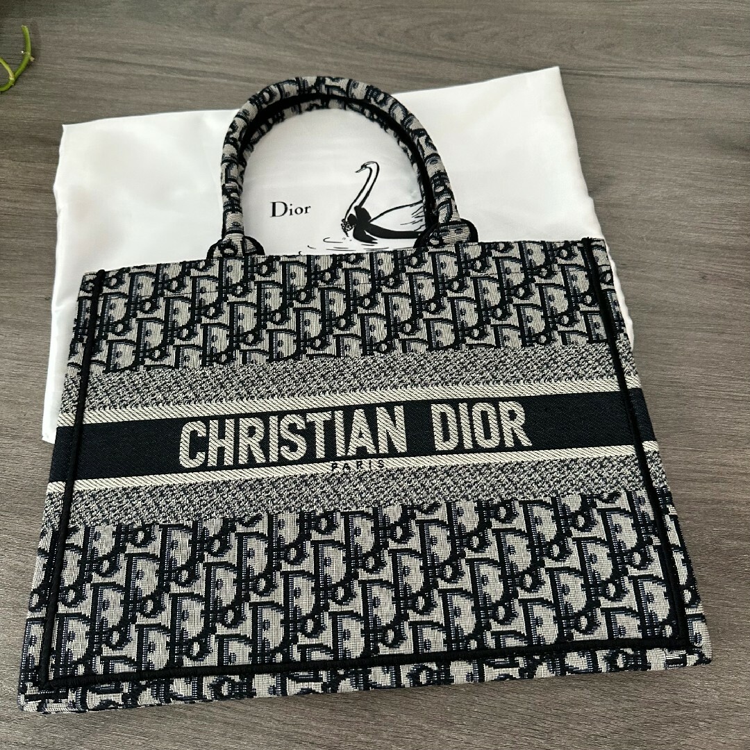 Christian Dior - 大人気 ️ディオール トートバッグの通販 by わたあめ shop｜クリスチャンディオールならラクマ